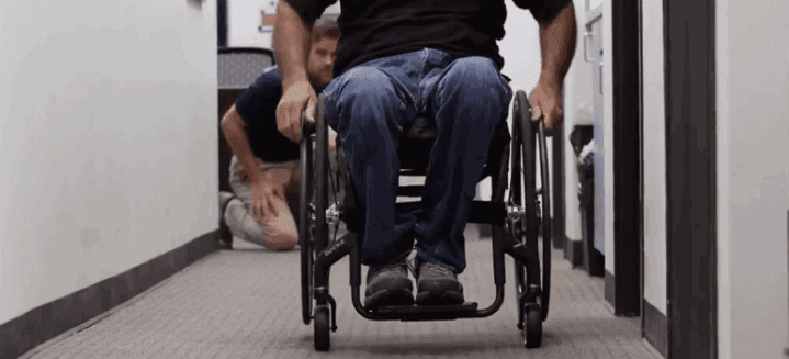 Conseils de base pour avoir une bonne posture dans un fauteuil roulant