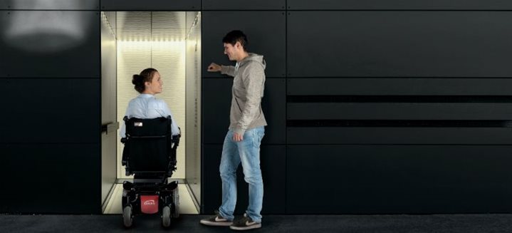 Quels sont les critères auxquels doit répondre un ascenseur accessible ?