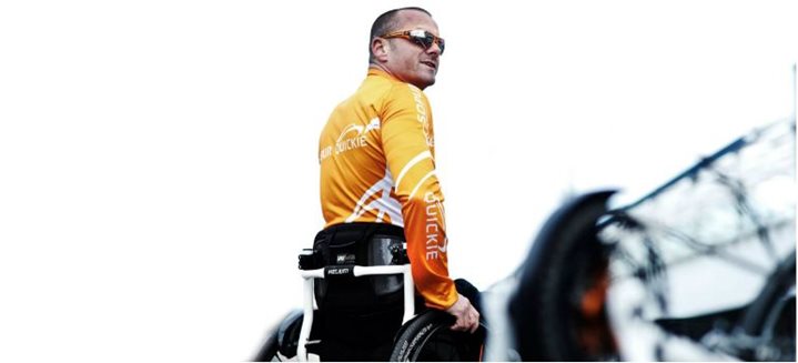Les accessoires pour fauteuil roulant qui améliorent votre mobilité
