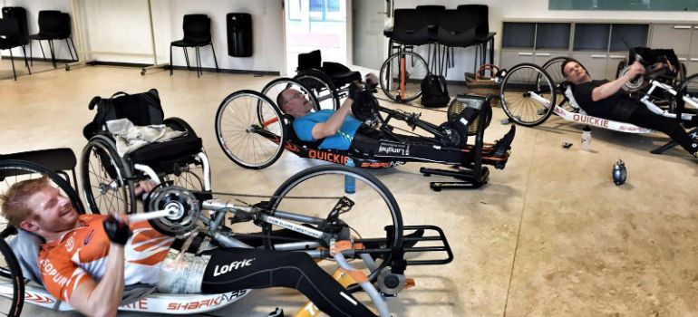 Conseils fitness et renforcement musculaire pour les utilisateurs de fauteuils roulants