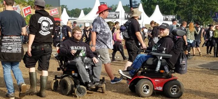 Conseils aux utilisateurs de fauteuils roulants qui envisagent d'aller à un festival de musique