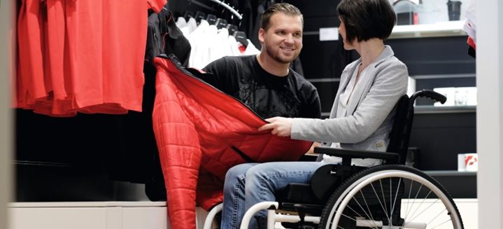 Vêtements adaptés aux personnes en fauteuil roulant