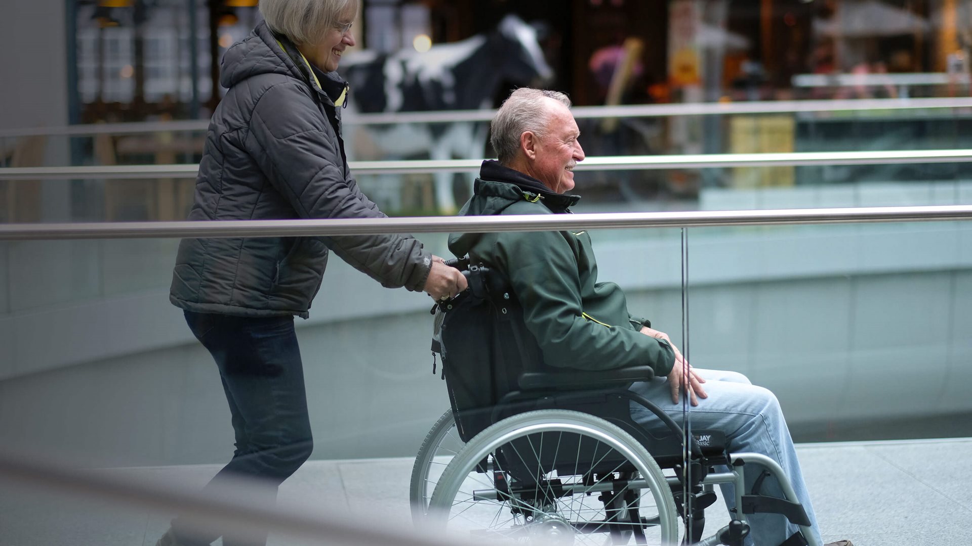 Pousser un fauteuil roulant n'a jamais été aussi simple