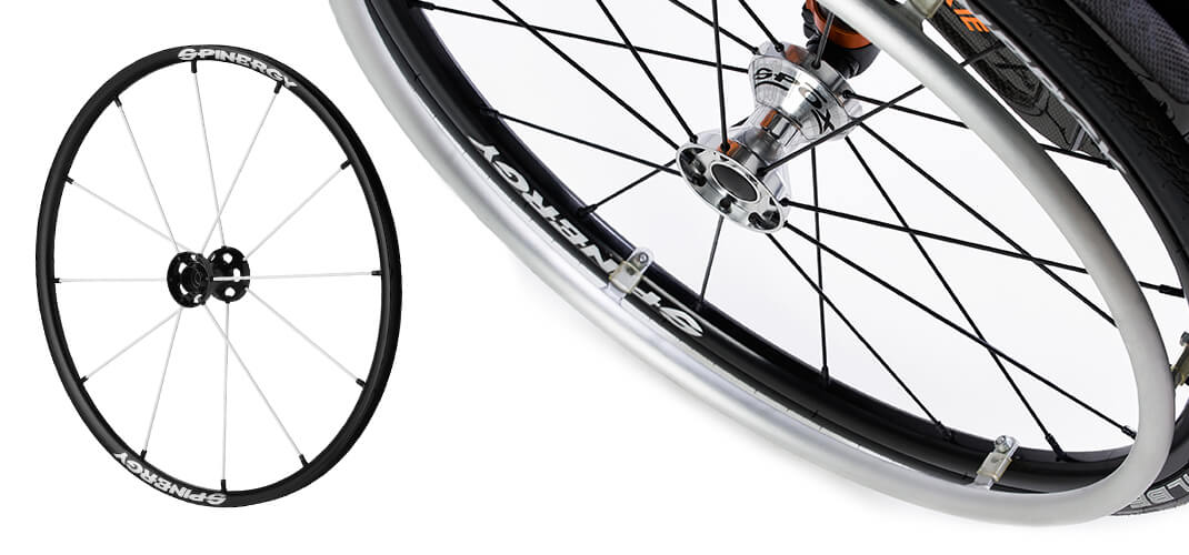 A gauche une roue arrière Spinergy Lite Extreme (LX) à 12 rayons et à droite une roue arrière Spinergy SPOX à 18 rayons.