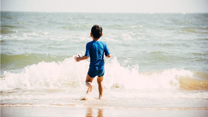 Les bienfaits de la baignade en mer pour les enfants en situation de handicap